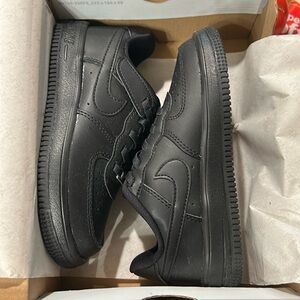 Little boys black air forces with velcro